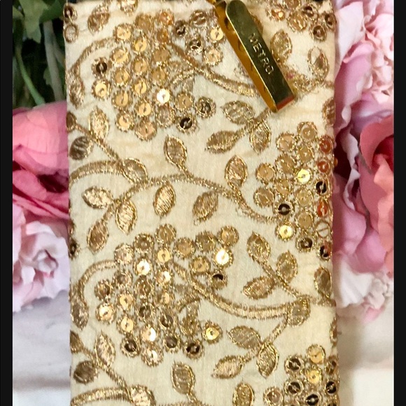 Bohemian Handmade Mobile Purse - Picture 1 of 1